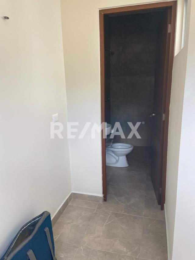 Vive en Dzityá: Casa Moderna con Alberca y Espacios Amplios