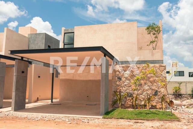 Residencia Moderna en Conkal con Alberca y Entrega Garantizada