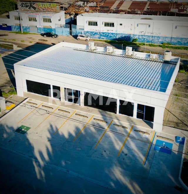 LOCAL COMERCIAL "AV. GABRIEL LEYVA"