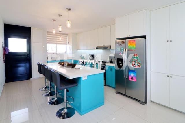 CONDOMINIO EN VENTA EN PLAYA ESCONDIDA