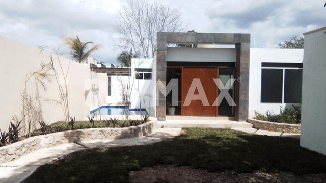 Casa con amplio terreno en Cholul