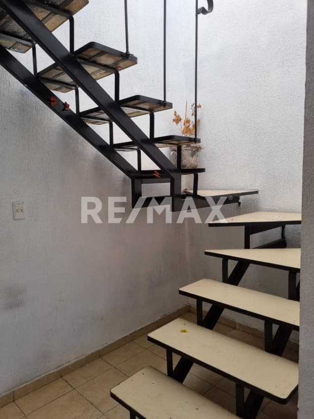 Casa en fraccionamiento Joyas de cuauitlan con acceso controlado.