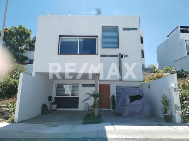 CASA EN VENTA ZIBATA