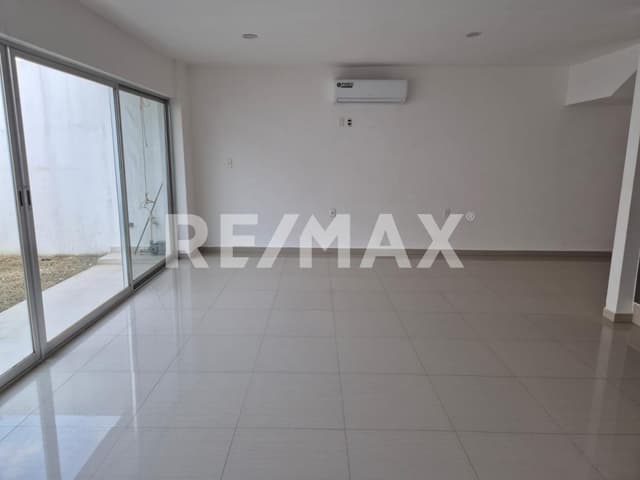 CASA EN RENTA UBICADA EN REAL CAMPESTRE 