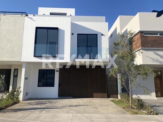 Casa NUEVA en Venta Parques Vallarta 