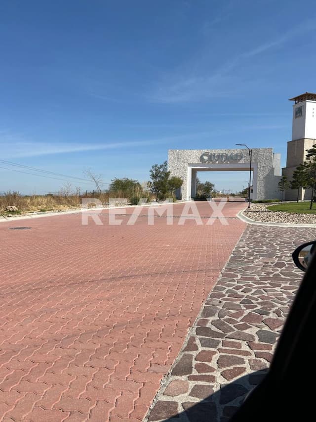 VENTA TERRENO CIUDAD MADERAS SUR 2