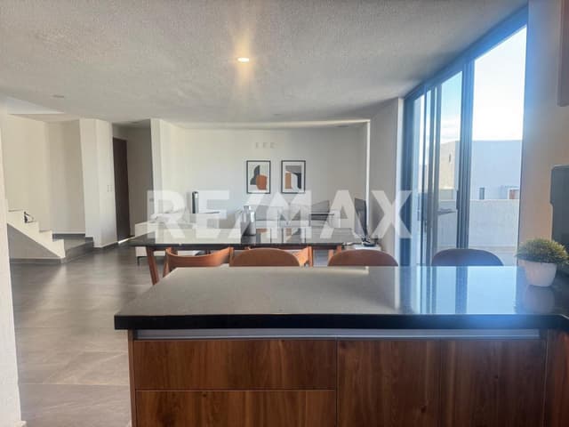 Casa en Venta en Zibata, Queretaro. Tipo Duplex. Amueblado