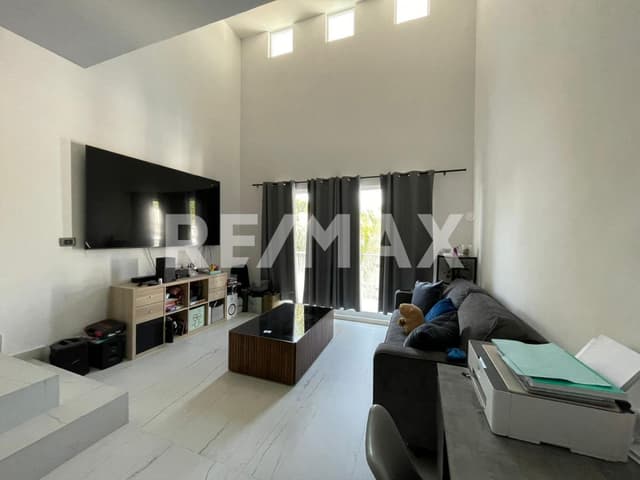 CASA EN VENTA JURICA