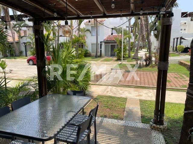 VILLA EN VENTA CON ALBERCA  FRACCIONAMIENTO TERRASOL, FRENTE A PLAYA BONFIL, ACAPULCO 