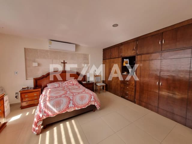 CASA EN VENTA EN LOMAS DE JURIQUILLA