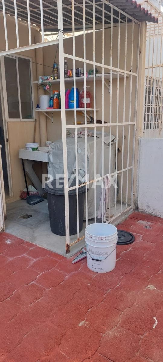 Casa en Venta Real del Palmar Acapulco: Ubicación en Esquina y Alberca