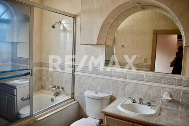 CASA EN RENTA EN CERRADA DEL SOL I