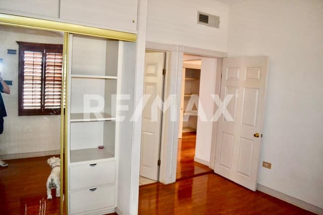 CASA EN RENTA EN CERRADA DEL SOL I