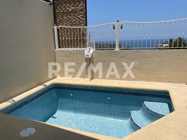 SE VENDE CASA CON VISTA A LA ROQUETA FRACC LAS PLAYAS ACAPULCO