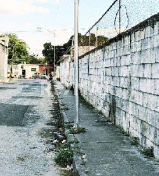 Terreno en Venta bardeado a 8 mints del Aeropuerto de Mérida, Yucatán