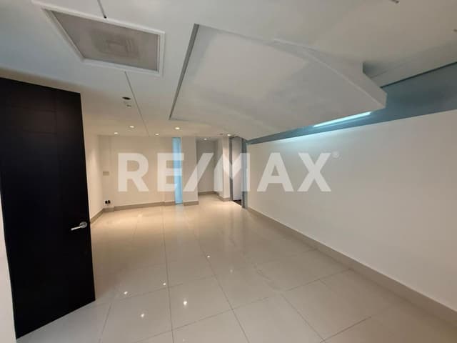 OFICINA EN RENTA DE 101.22 M2, EN BLVD. AGUA CALIENTE, TIJUANA.