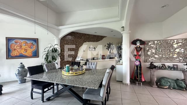 Venta de casa con alberca en el Fracc. Brisas, Temixco, Morelos…Clave 6040