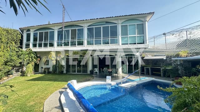 Venta de casa con alberca en el Fracc. Brisas, Temixco, Morelos…Clave 6040