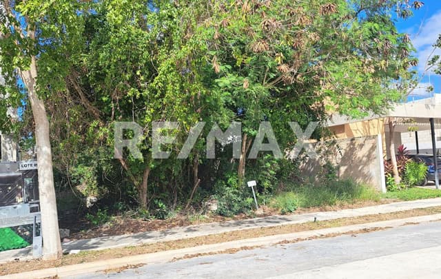 Terreno en venta de 380 m2 en Privada Tamara zona country, Mérida
