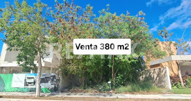 Terreno en venta de 380 m2 en Privada Tamara zona country, Mérida