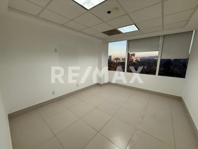 OFICINA EN RENTA DE 92.06 M2, EN BLVD. AGUA CALIENTE, TIJUANA.