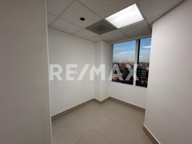 OFICINA EN RENTA DE 175.19 M2, EN BLVD. AGUA CALIENTE, TIJUANA.