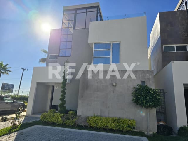 Casa en Venta con Vista al Mar en Fraccionamiento Privado