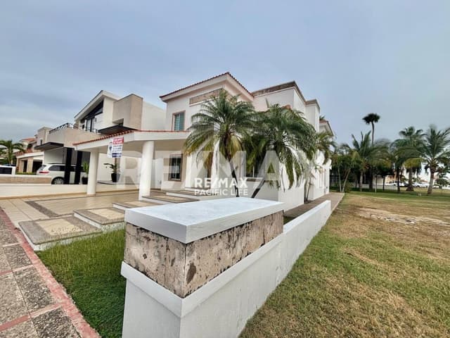 CASA EN RENTA EN CLUB REAL