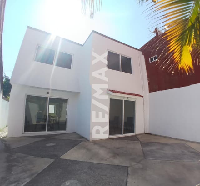 Venta de casa en el norte de Cuernavaca, Col. Lomas de Ahuatlán...Clave 6044