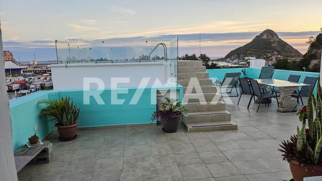 CONDO 2 Recs en Playa Sur Elevador y Alberca con vista al mar.