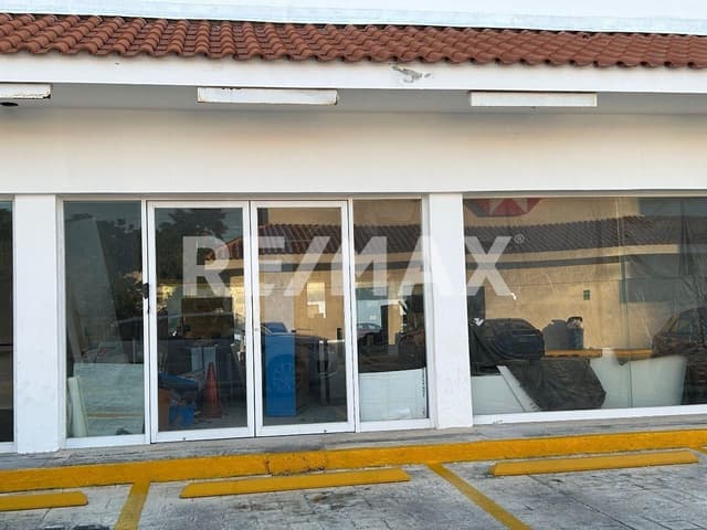 Local comercial con excelente ubicación