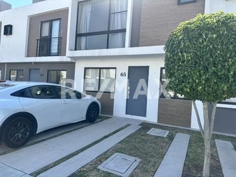 CASA EN RENTA EN RISCOS CONDESA ZÁKIA