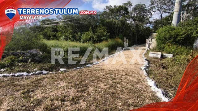 TERRENO DE 818 M2 SOBRE AVENIDA A SOLO 600 MTS DEL NUEVO CENTRO COMERCIAL DE TULUM