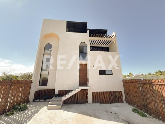 Venta de hermosa casa de playa de lujo amueblada y paneles solares