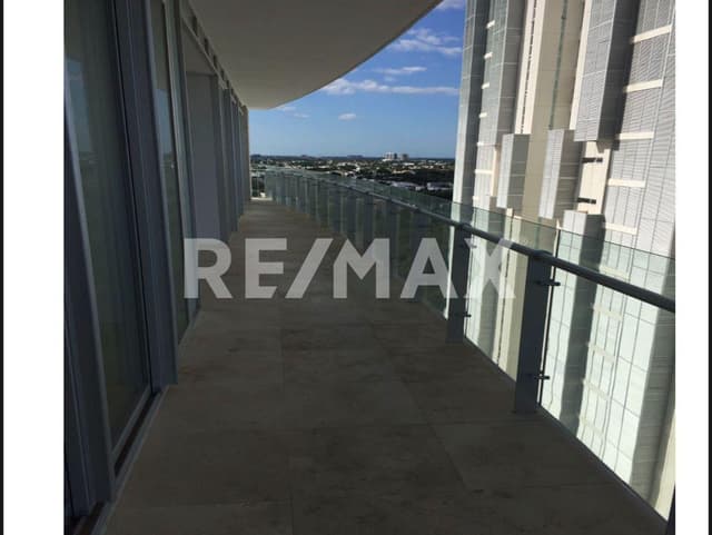 Departamento de lujo en Country Towers