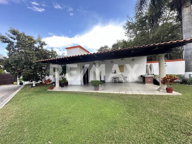 Venta de casa en la Col. La Parota, Cuernavaca, Morelos...Clave 6053
