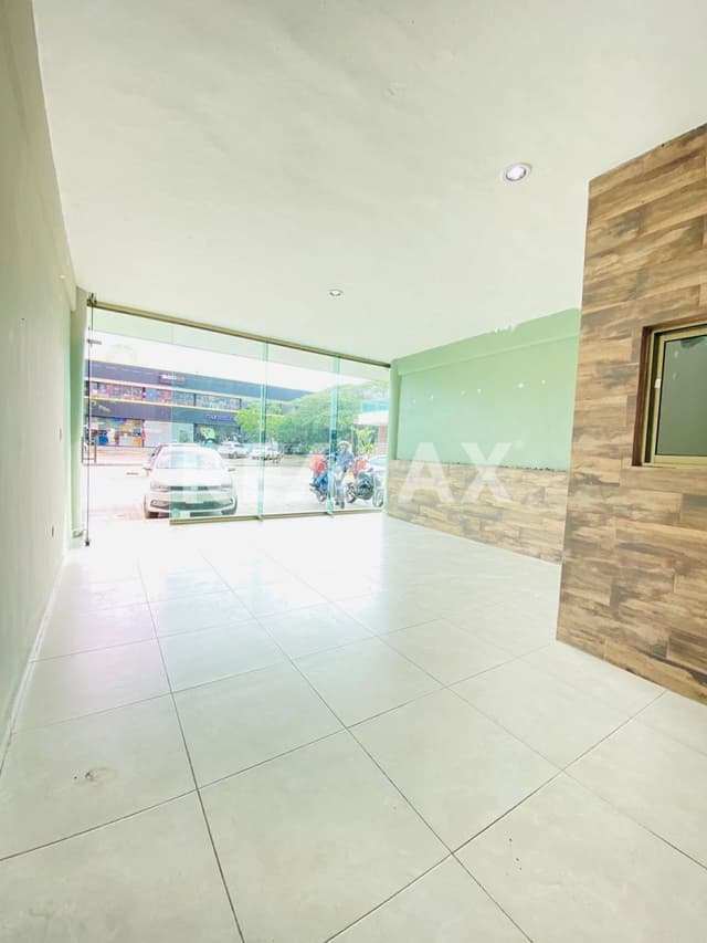 Local en PLANTA BAJA, avenida Andres Garcia Lavin