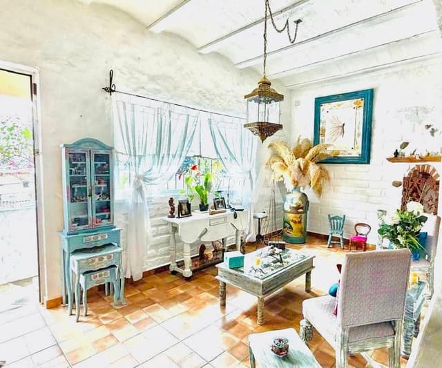 Venta de propiedad con 2 casas y 3 loft, Col. Provincias de Canadá, Cuernavaca, Morelos...Clave 6064