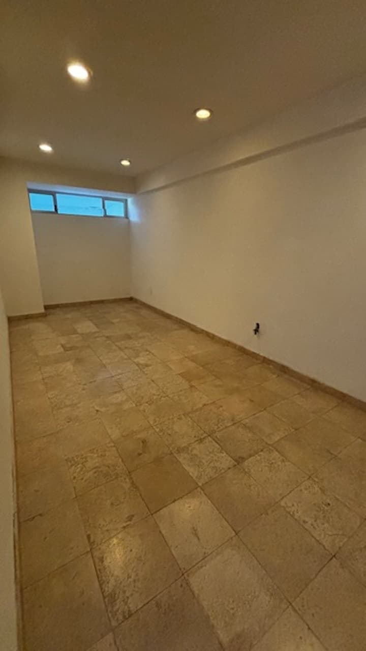Gallery main