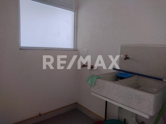 RENTA DEPARTAMENTO SEMIAMUEBLADO 