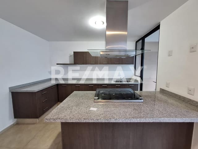 CASA EN RENTA EN ZIBATÁ 