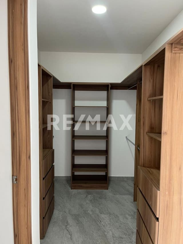 CASA EN VENTA CERCA DE EL MIRADOR CON ACABADOS PREMIUM.