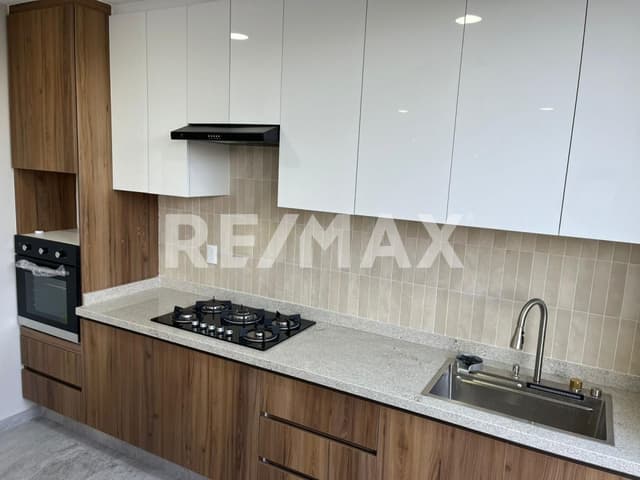 CASA EN VENTA CERCA DE EL MIRADOR CON ACABADOS PREMIUM.