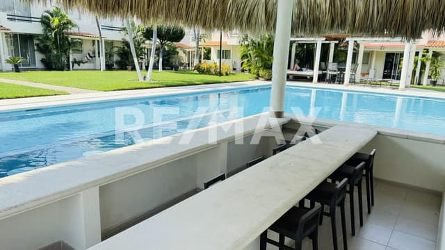Villa en Venta Acapulco Diamante: 4 Recámaras y Roof con Jacuzzi | Villas Velato a 3 Minutos de la Playa  | Precio de Oportunidad