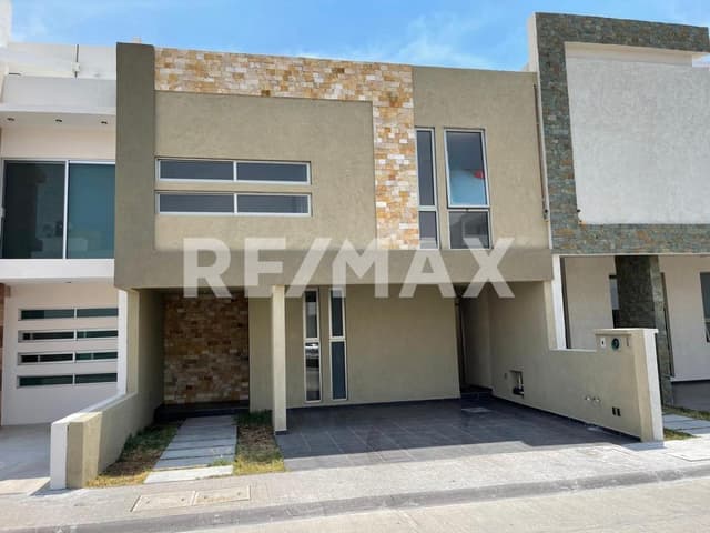 RCR CASA EN RENTA LUCEPOLIS MILENIO III