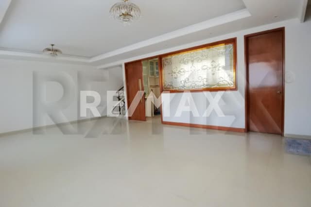 CASA EN COND. CON VIGILANCIA 24 HR EN COL. LINDAVISTA