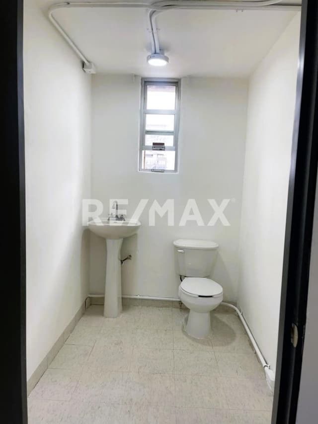 Oficina en la Mejor Zona de Polanco, Calle Petrarca, Entre Homero y Ejército Nacional 