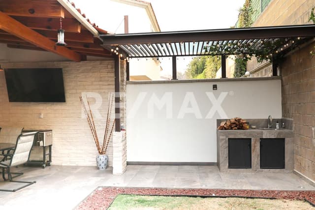 Hermosa Casa Remodelada en Zona Esmeralda, Bosque esmeralda excelente ubicación 