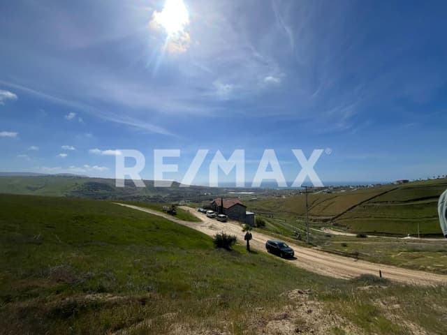 Terreno en Venta con Vista Ininterrumpida al Mar en Campo Real