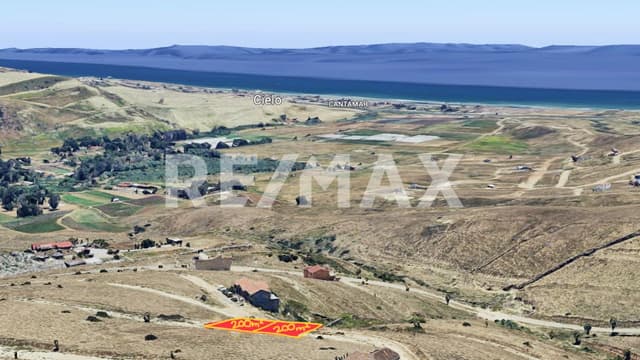 Venta de 2 Terrenos Juntos – 400 m² con Vista Espectacular al Mar 